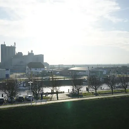 Schloss Am 41 Mit Seitlichem Hafenblick Busum